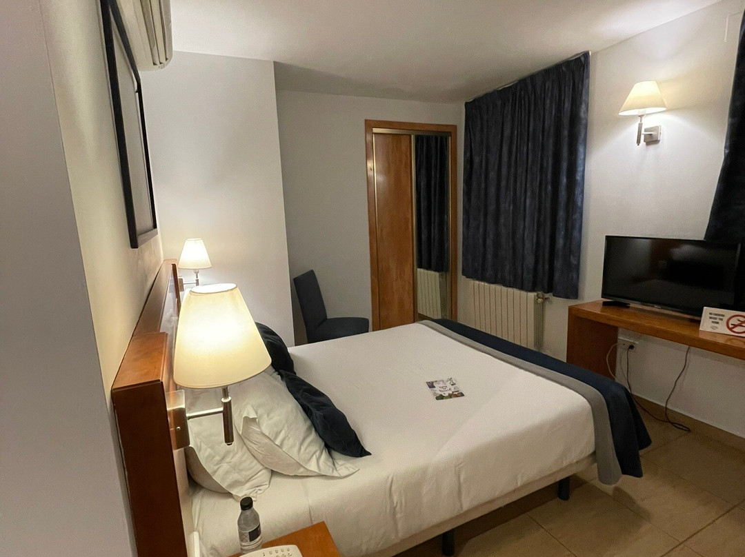 Hotel Hostal Savoy主图