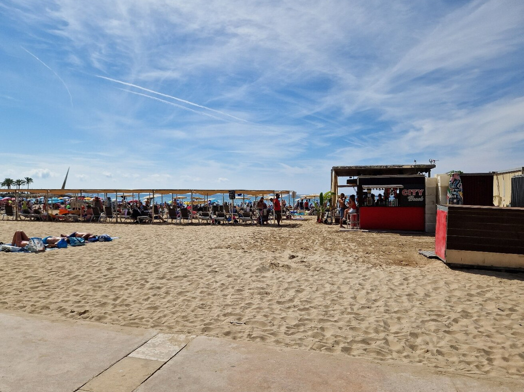 Els Pilons Beach-萨洛必去景点