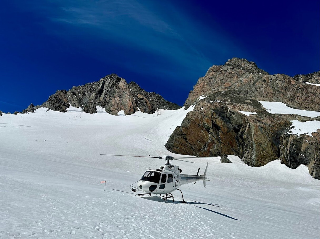 Glacier Country Scenic Flights景点图片