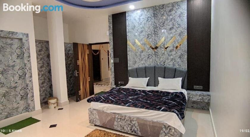 Oyo Aryan Hotel(ddh)