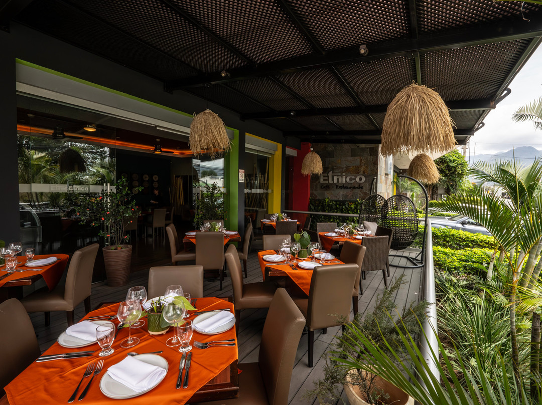 林孔－德尔巴耶酒店&套房主图