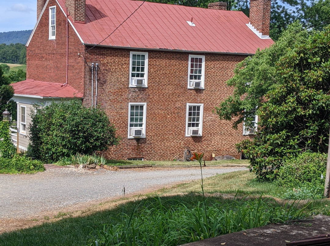 The Crossroads Inn主图