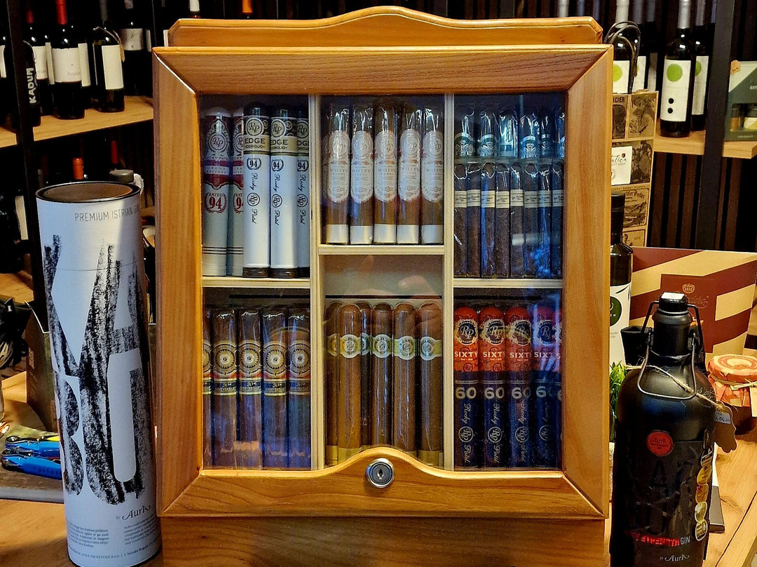 Škatulica Wine, Gift & Cigar Shop-欧帕提亚必去景点