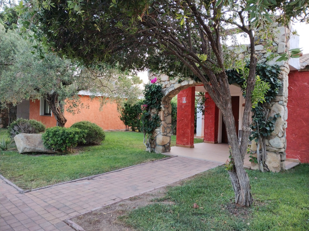 Garden Beach Hotel & Resort主图