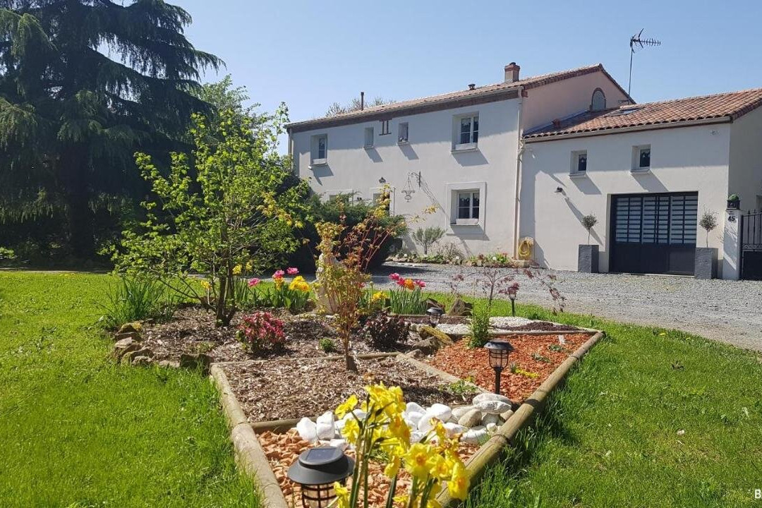 La Grange D'Helene主图