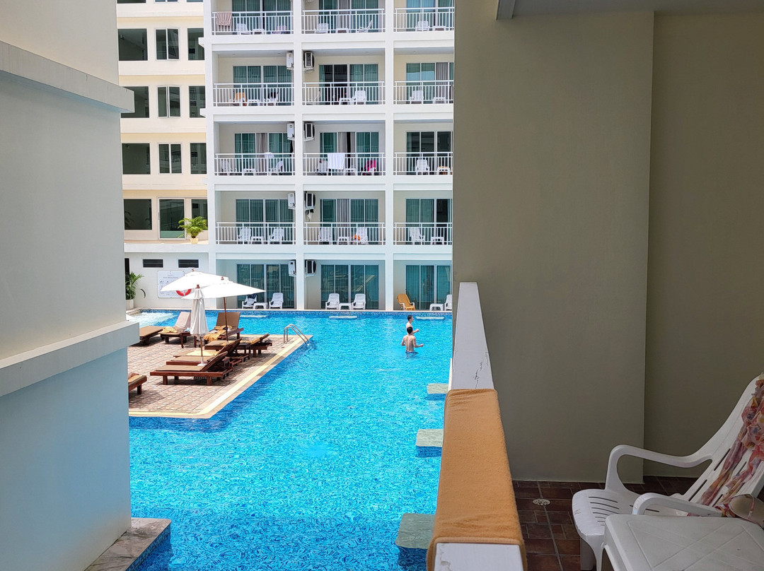 查纳莱山边度假酒店主图