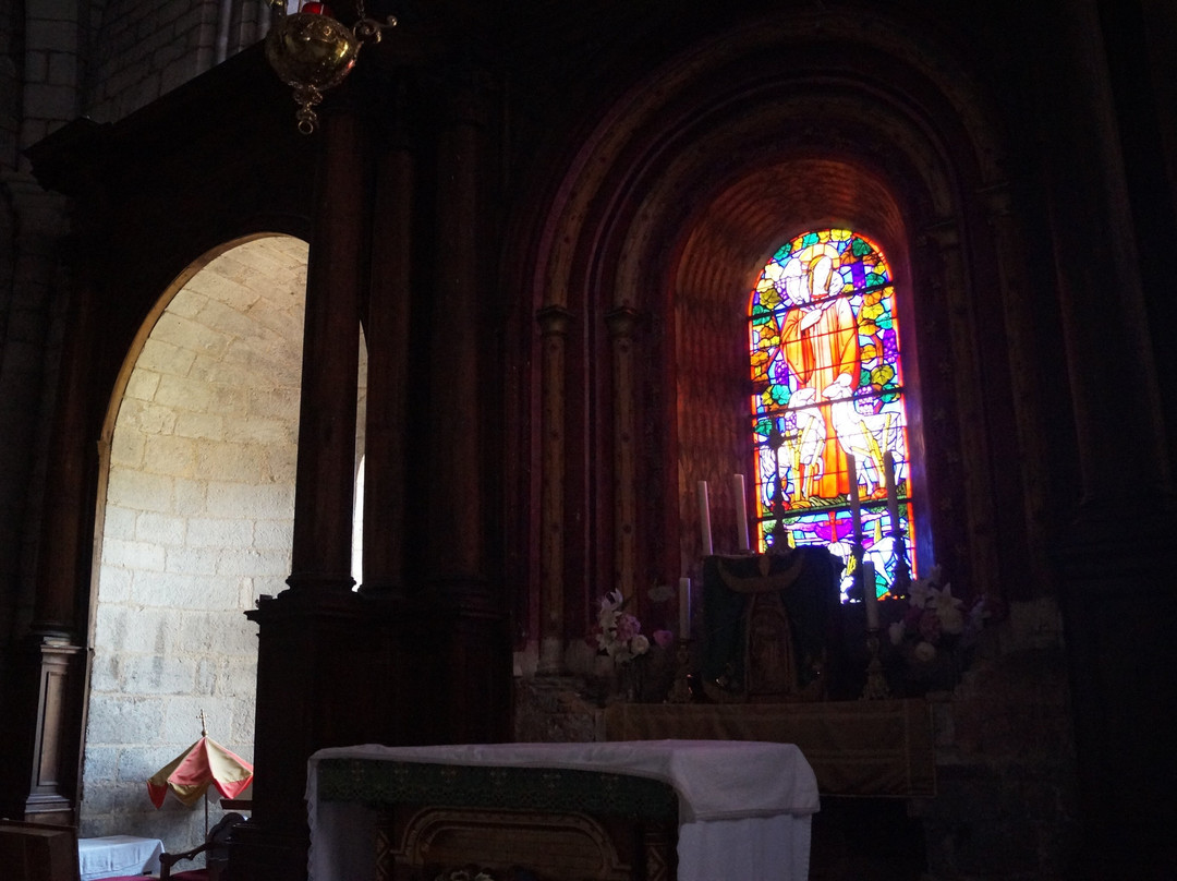 Basilique St-Sauveur-罗卡马杜尔必去景点