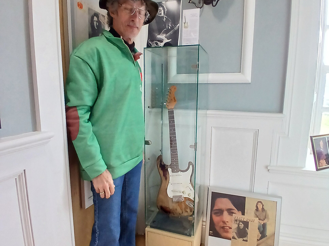 Rory Gallagher Statue-Ballyshannon必去景点