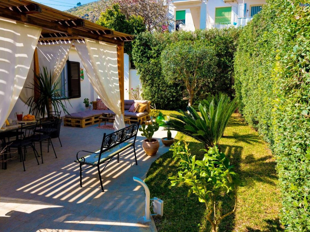 Villa Cinzia-150 mt from the Beach