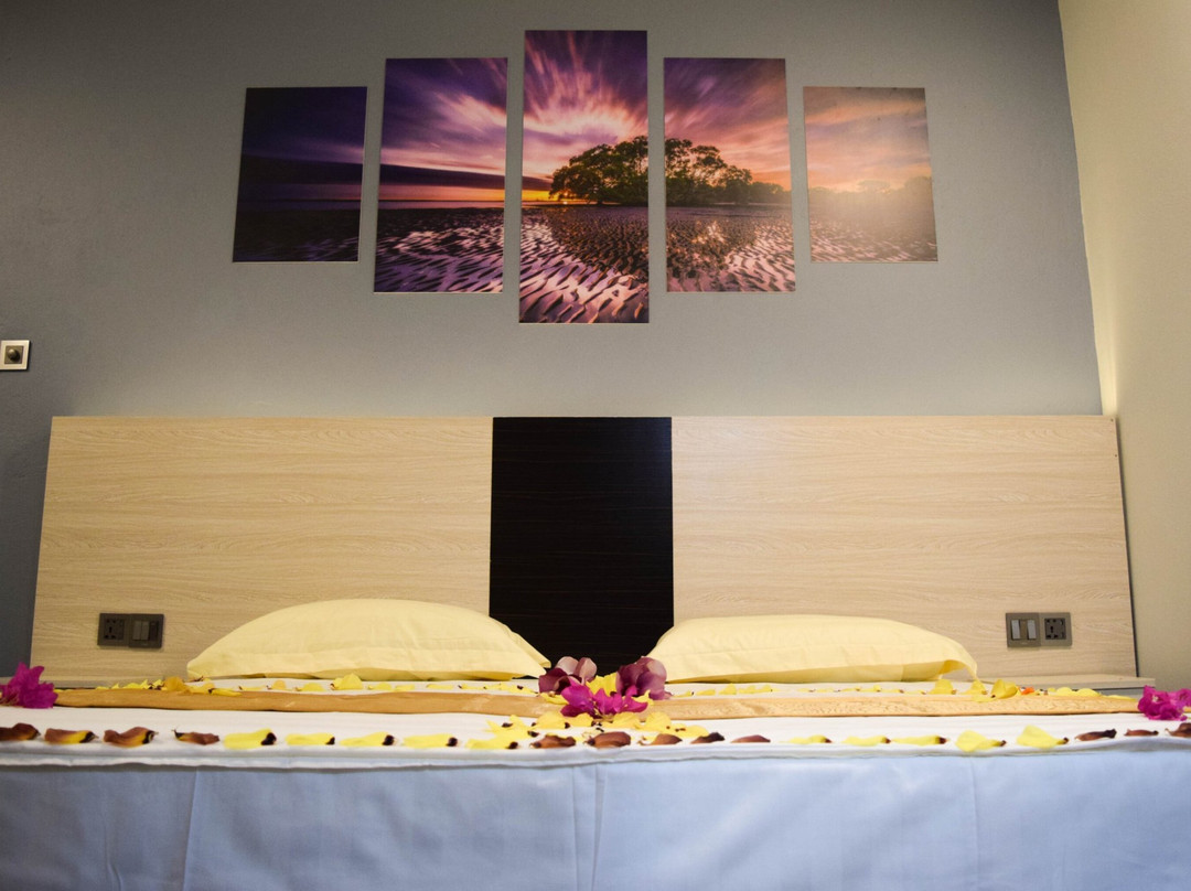 Dhiffushi Tourist Hotel