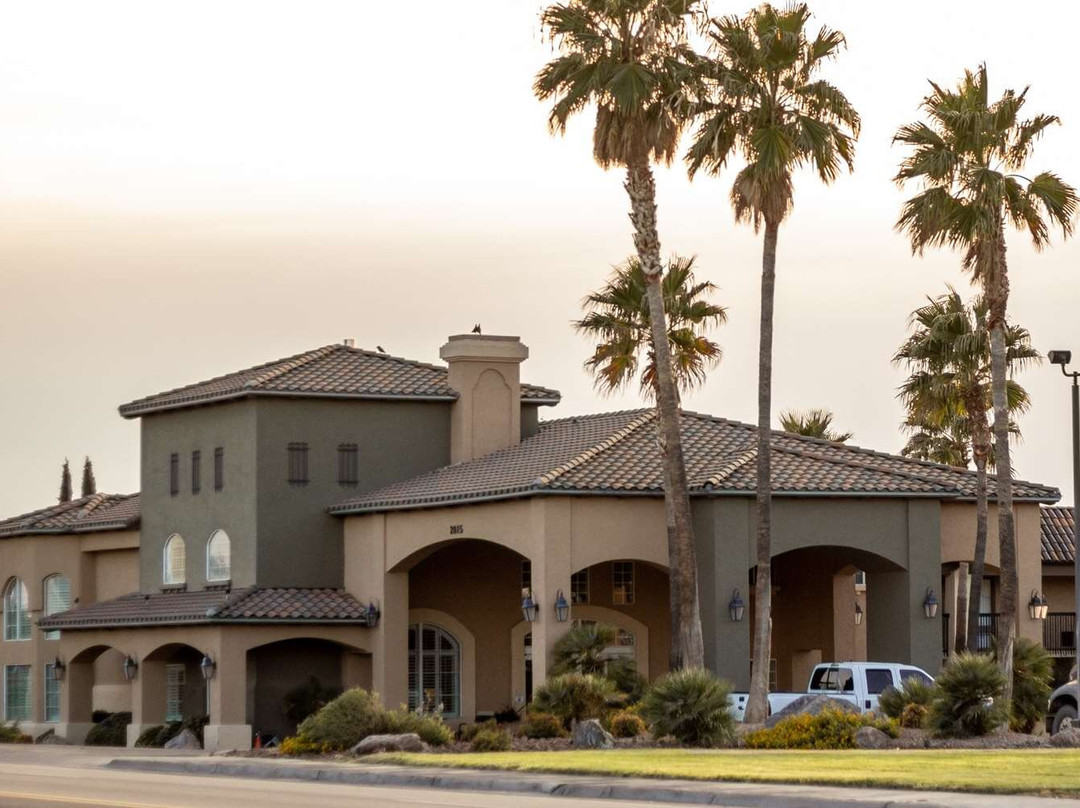 贝斯特韦斯特普拉斯旅行酒店及套房主图