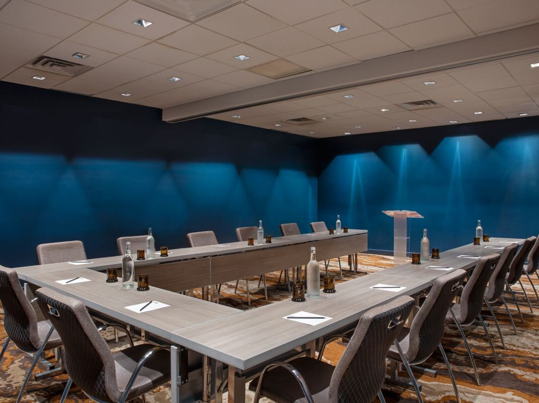 Hotel De La Poste – French Quarter, A Renaissance Hotel主图