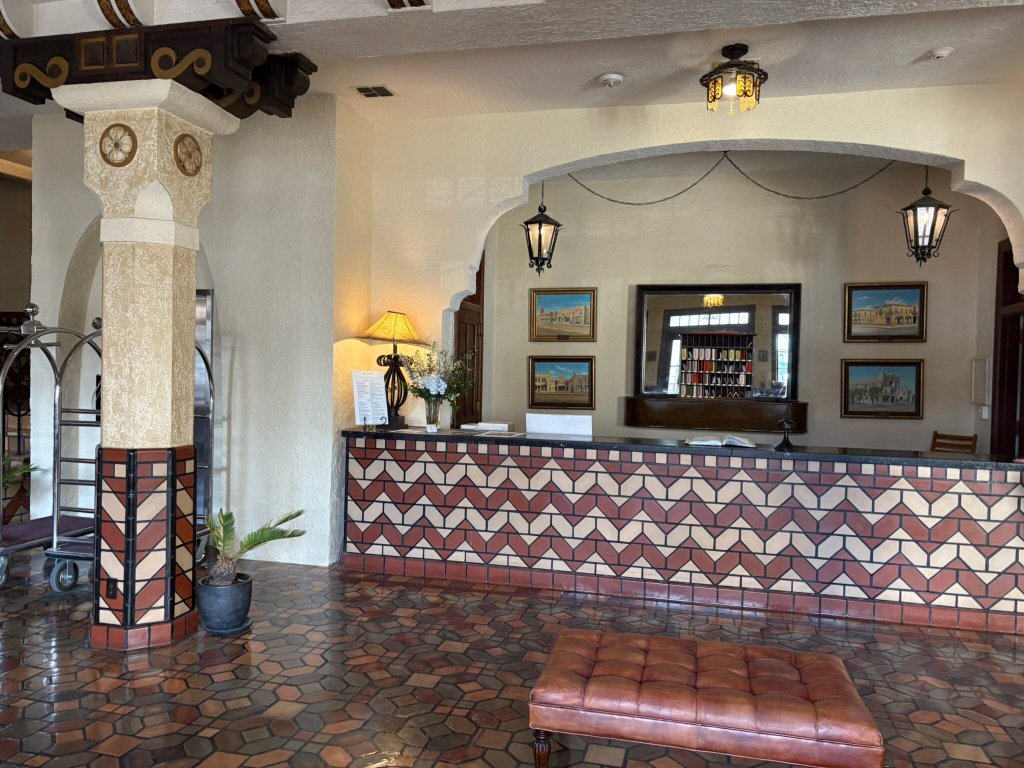 The Hotel Paisano-官方