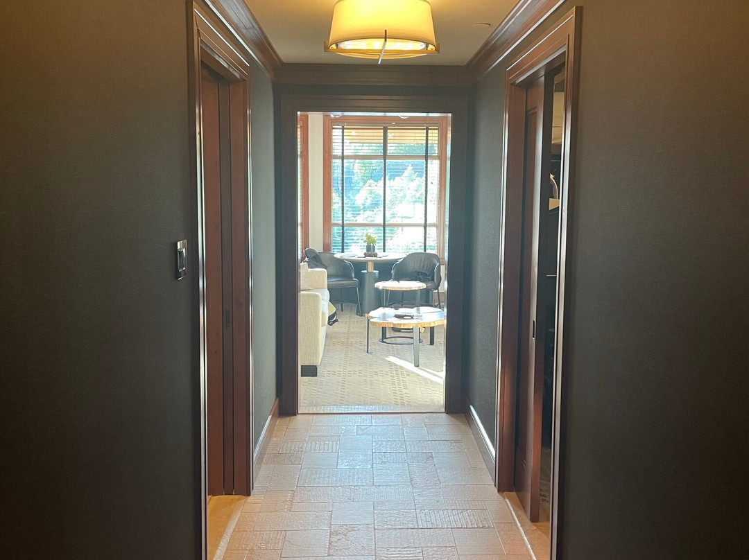 惠斯勒四季度假酒店主图