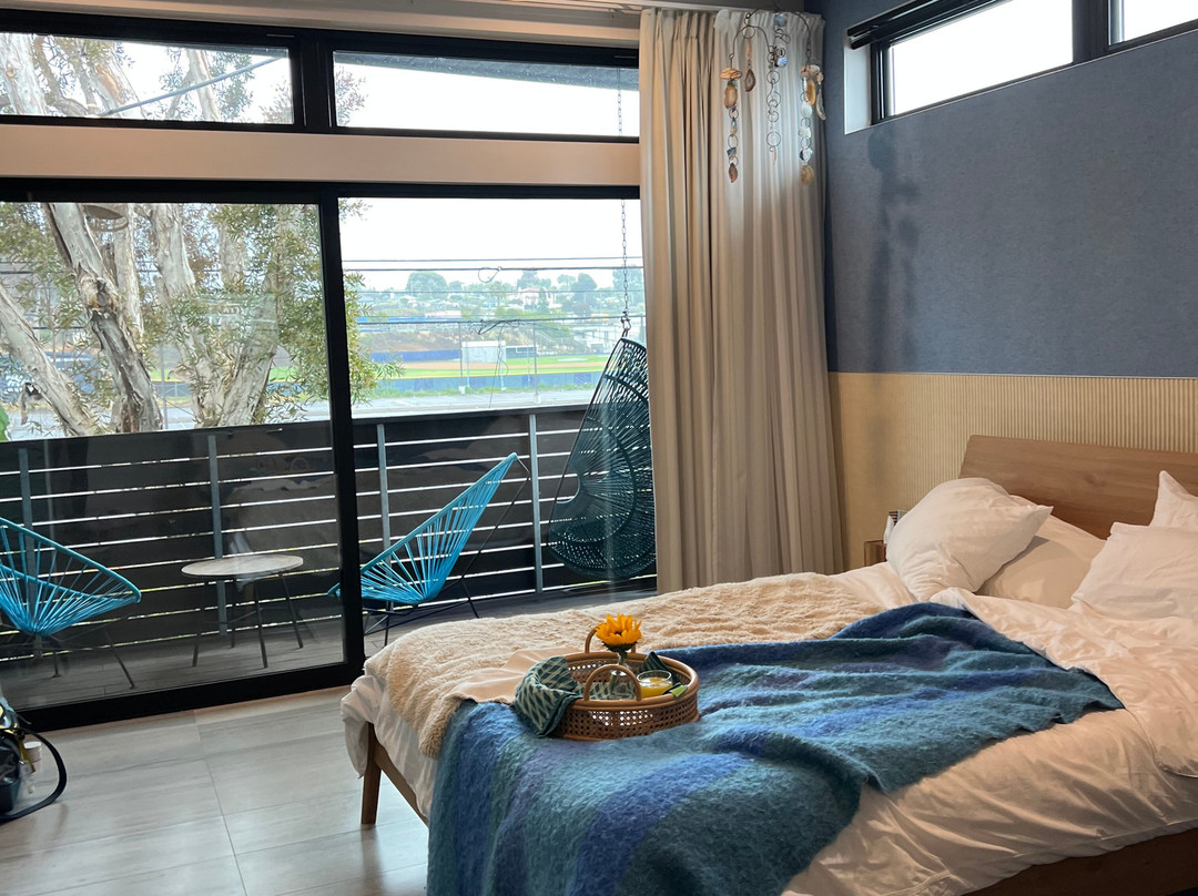 Twelve Senses Retreat主图