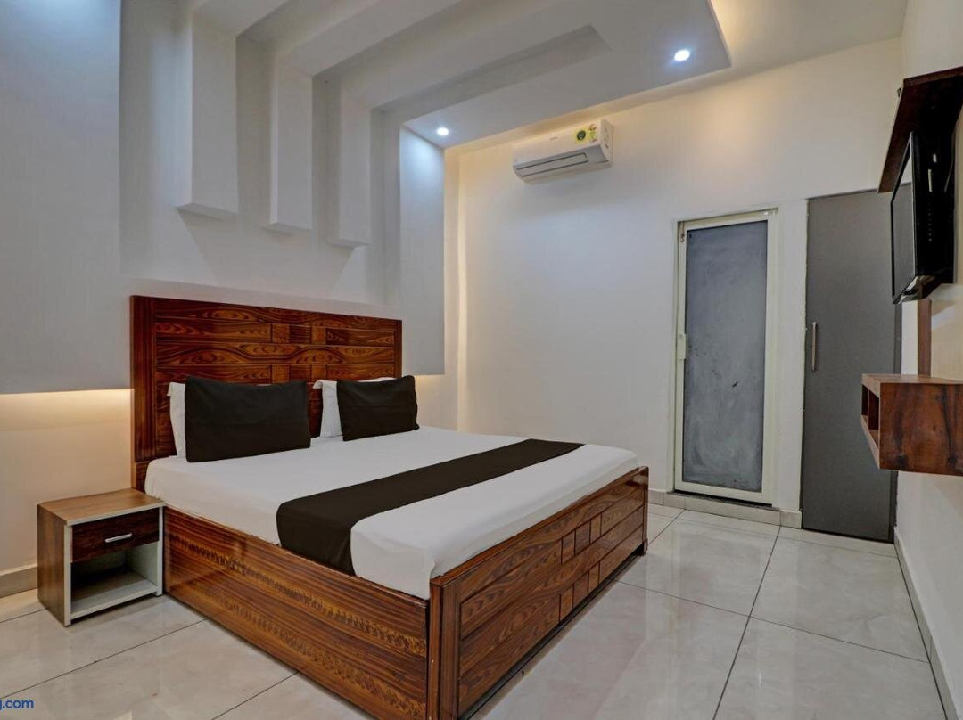Hotel O Rudra