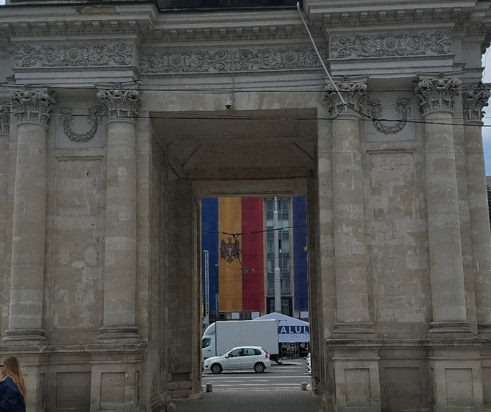 Triumphal Arch-基希讷乌必去景点