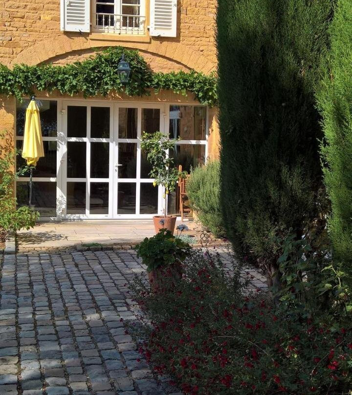 Le Clos des Pierres Dorees