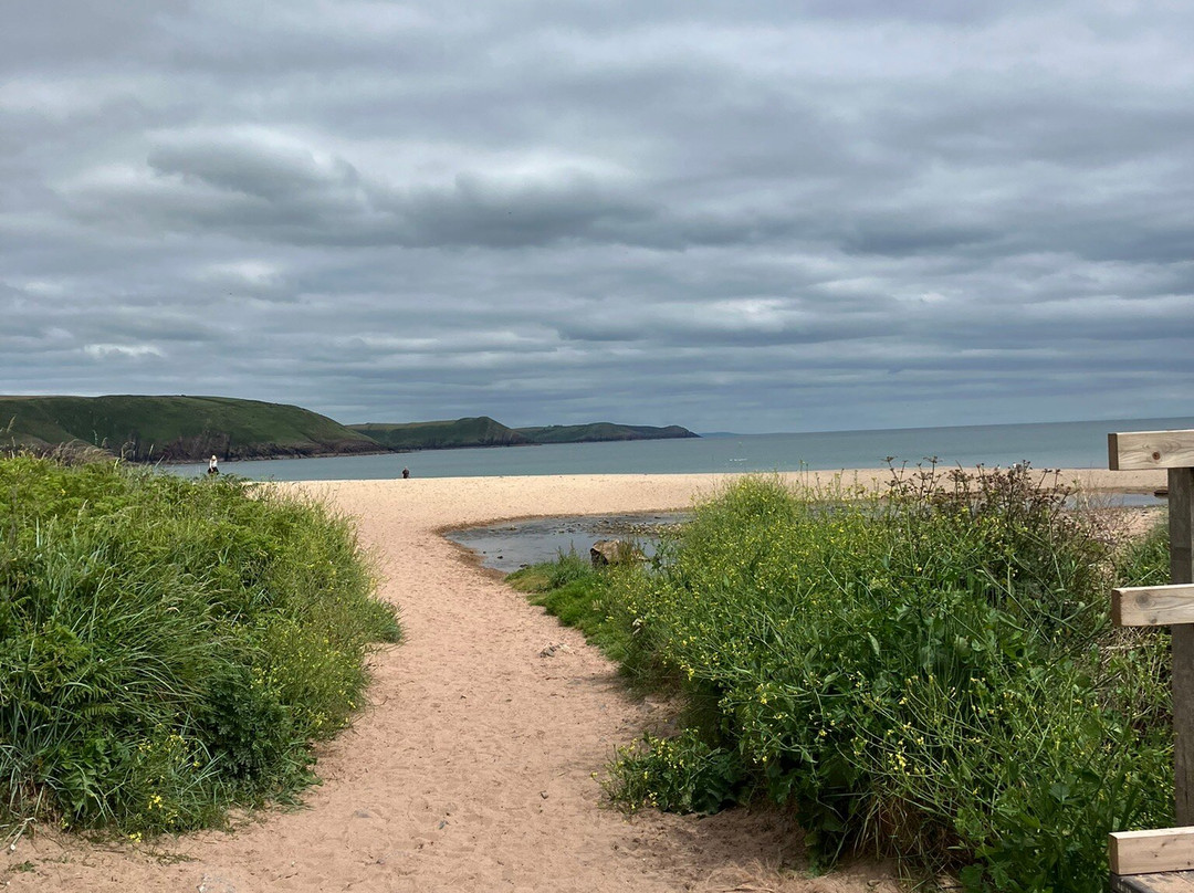 Freshwater East Beach景点图片