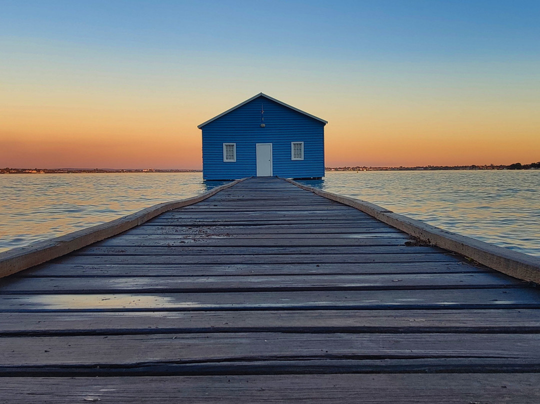Crawley Edge Boatshed景点图片