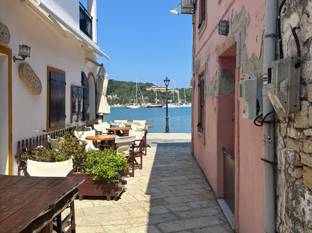 Easybook - Kostas Boat Trips-Agios Georgios必去景点