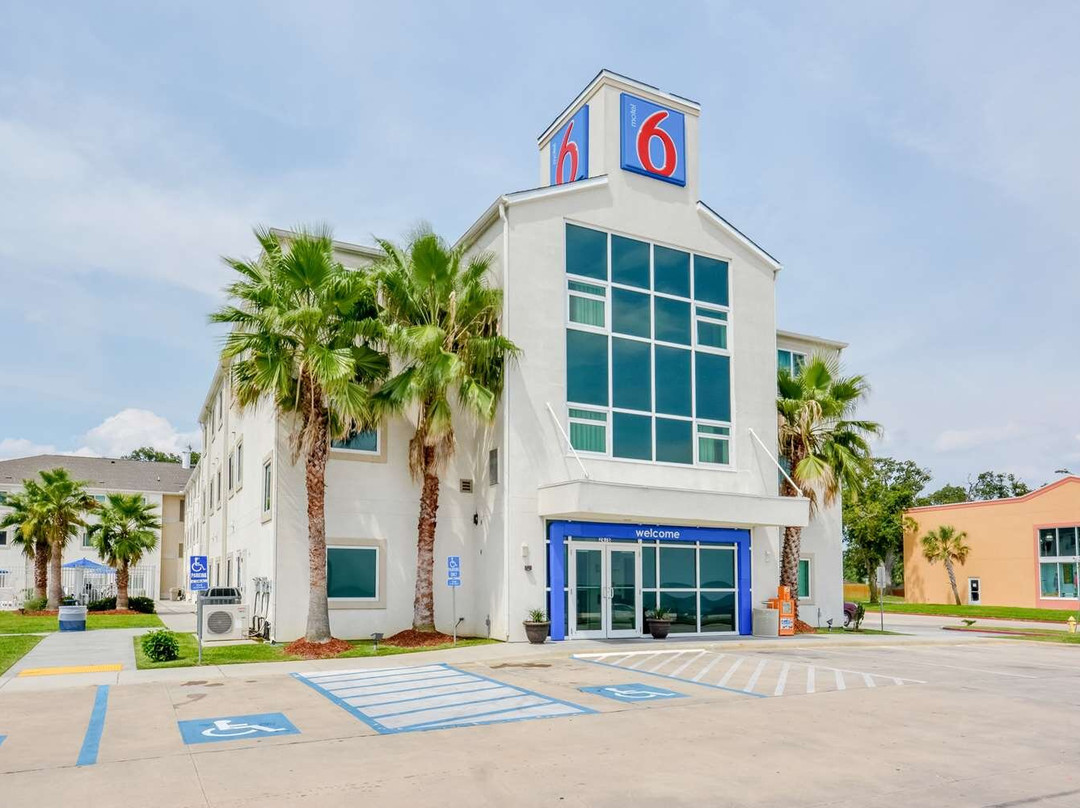 Motel 6 Biloxi, MS - Beach