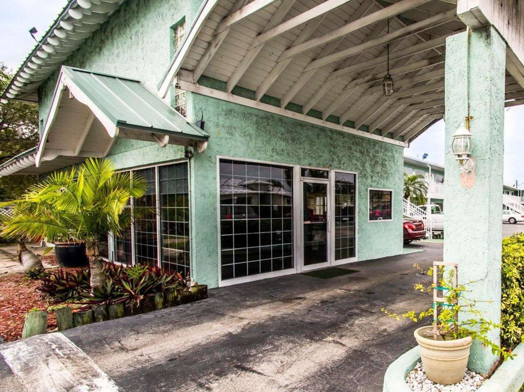 Econo Lodge Cocoa Beach - near the Port