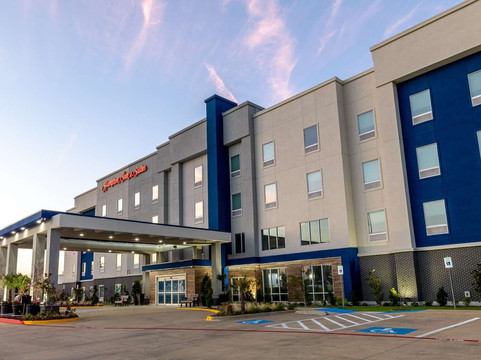 Hampton Inn & Suites Cleburne