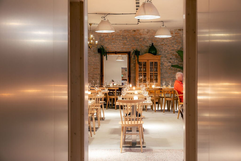 Truffle Pig Restaurant And Winebar