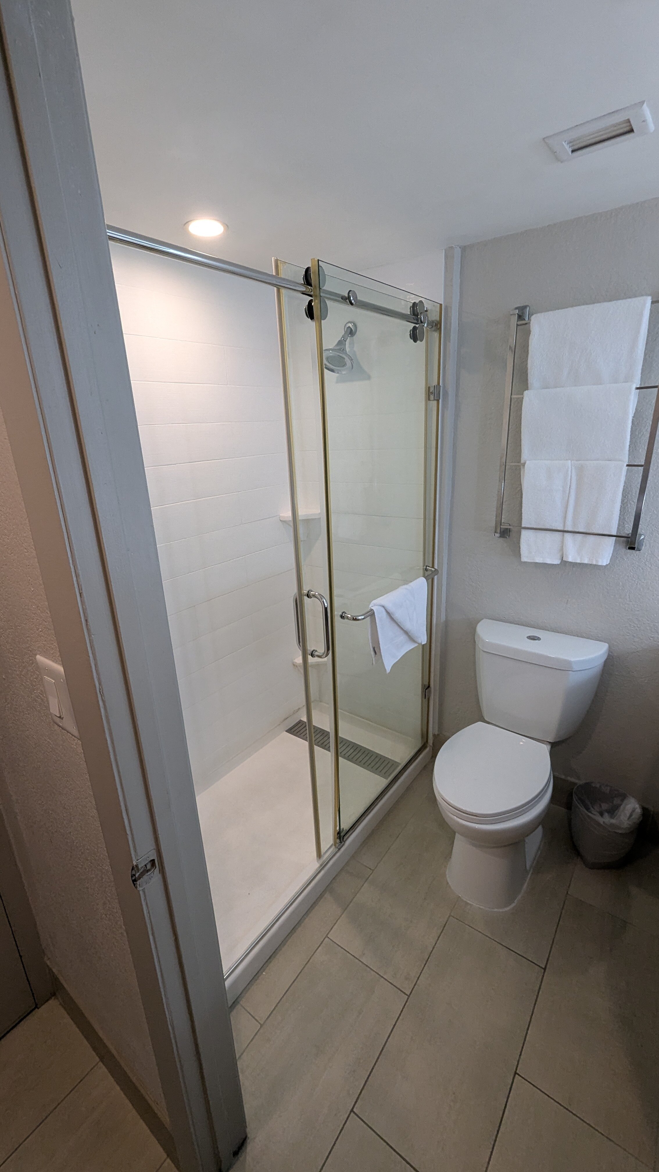 Holiday Inn Express & Suites Miami - Hialeah By IHG-浴室