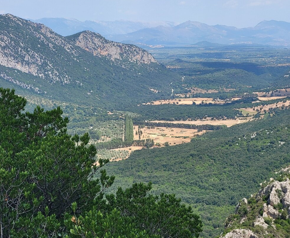 Area Archeologica del Monte Tiscali-Dorgali必去景点