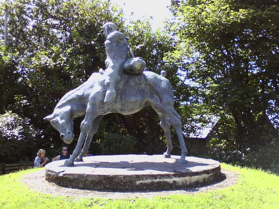 The Two Kings Statue-Harlech必去景点