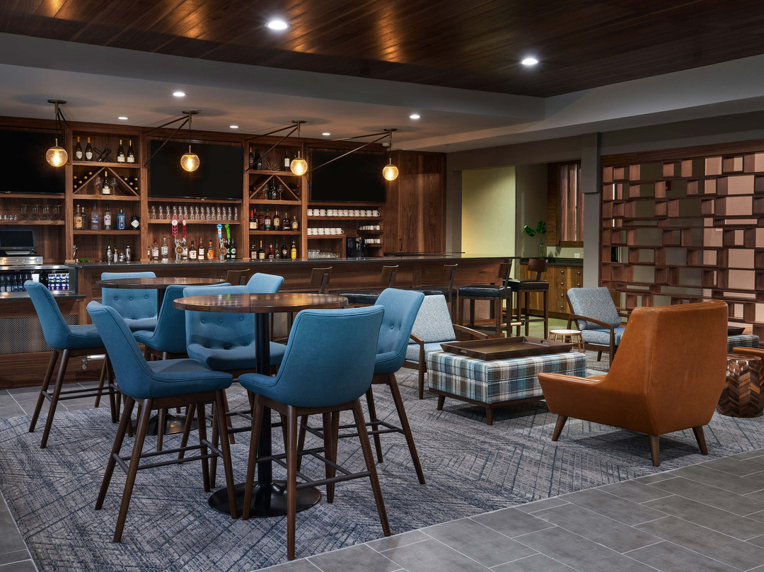 绍姆堡康福特套房酒店