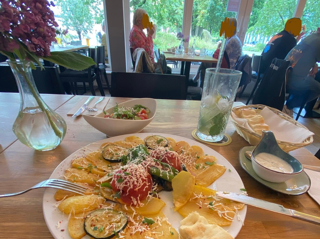Reyna Restaurant