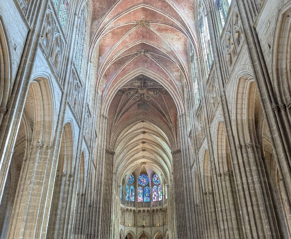 Cathedrale Saint-Etienne-欧塞尔必去景点