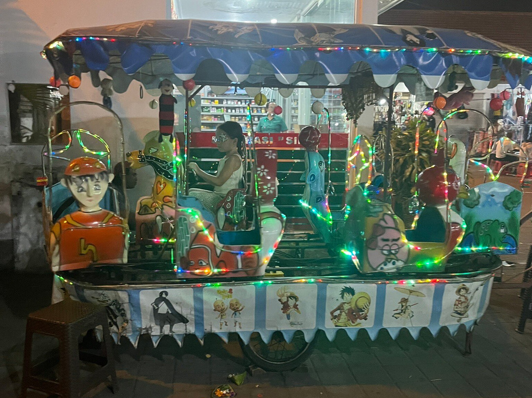 森都海滩市场-沙努尔必去景点