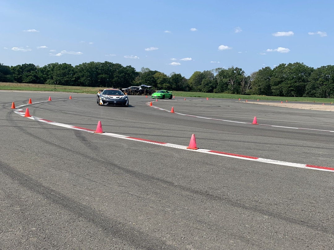 Everyman Racing Dunsfold Aerodrome-Cranleigh必去景点