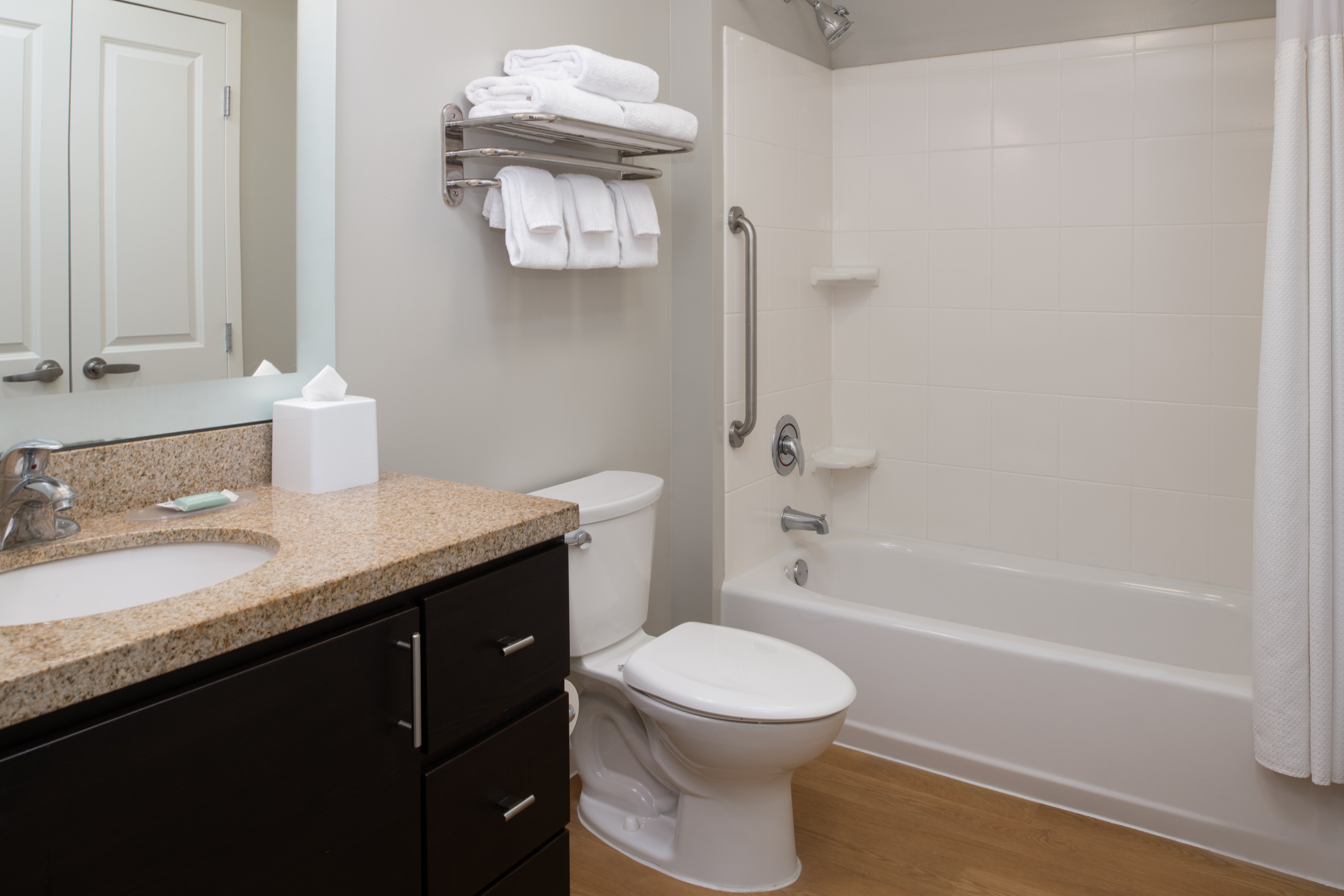 TownePlace Suites by Marriott Lancaster-浴室