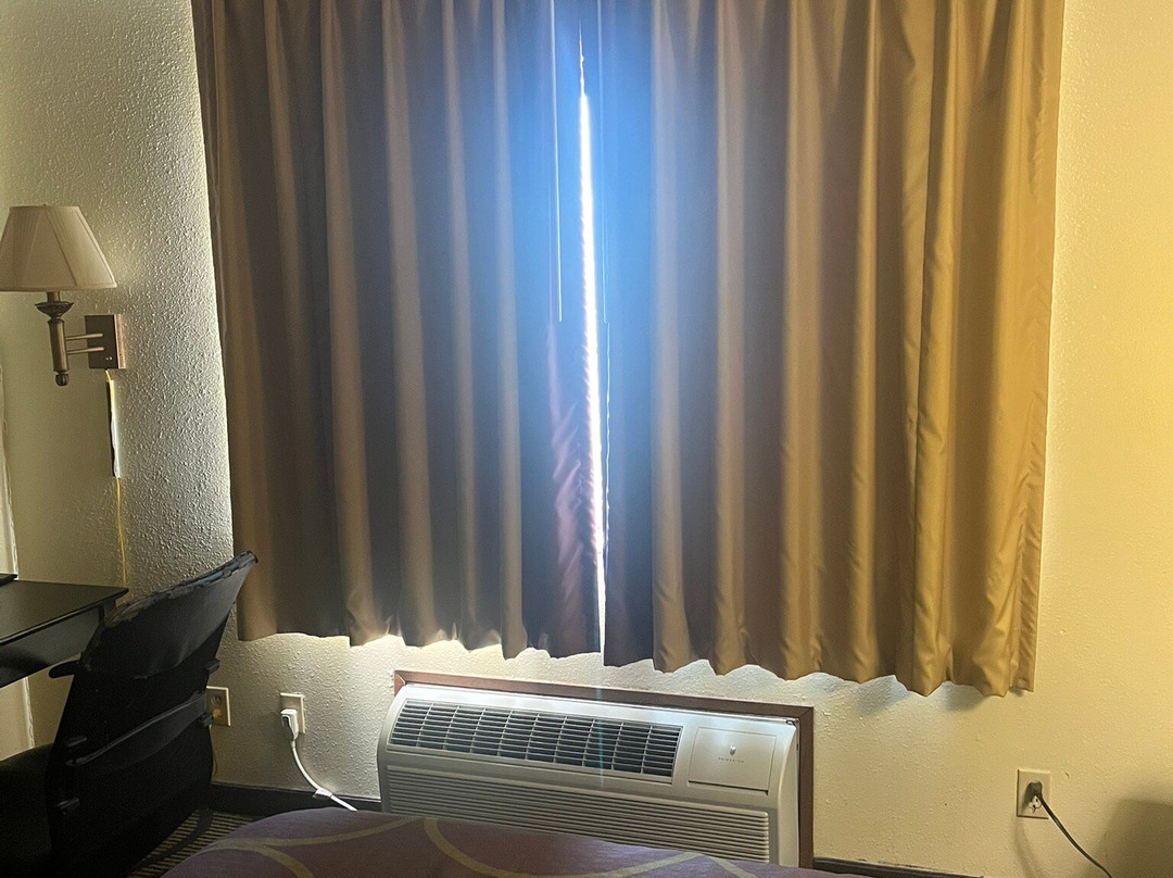 Super 8 by Wyndham Newton主图