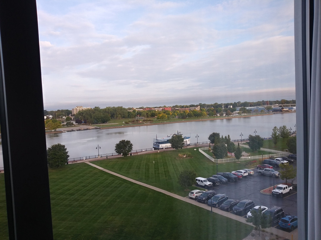 贝城河滨希尔顿逸林酒店主图