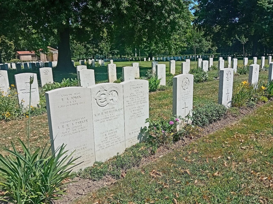 Milan War Cemetery-米兰必去景点