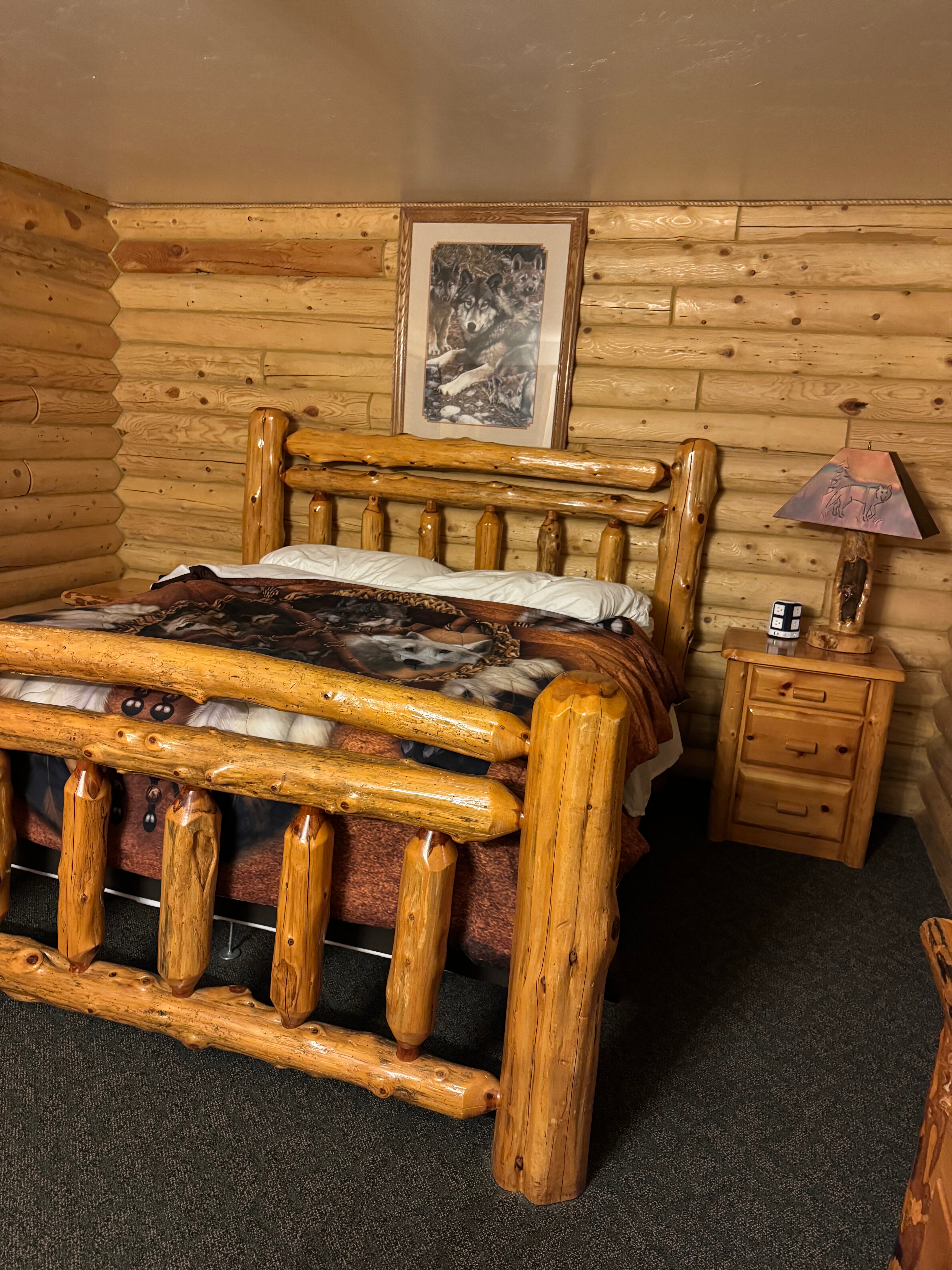 Wolf Den Log Cabin Motel & RV Park-官方