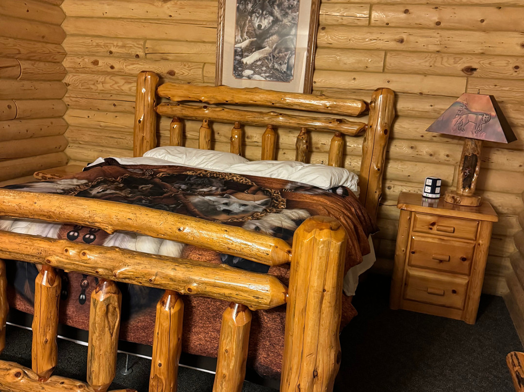 Wolf Den Log Cabin Motel & RV Park主图