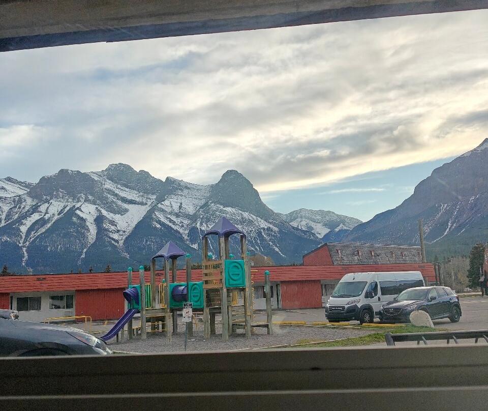 Rocky Mountain Ski Lodge主图