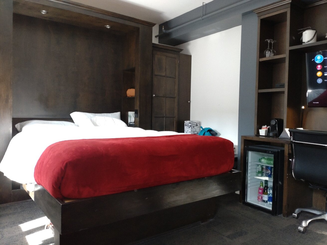 考特里尔酒店主图