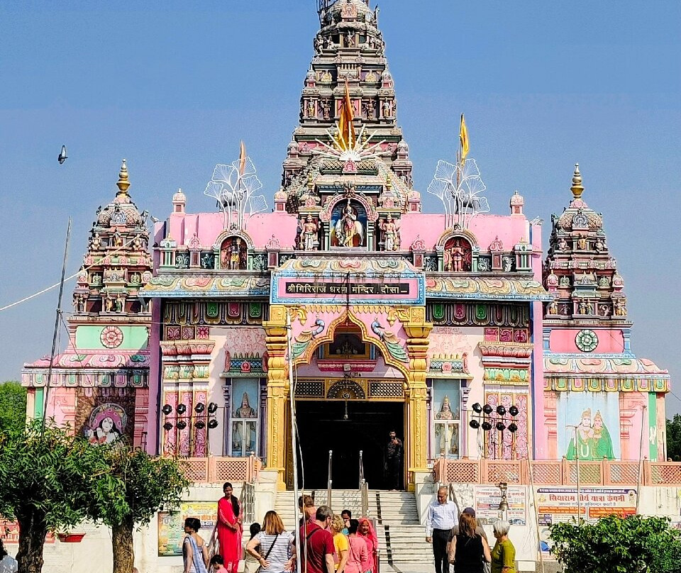 Giriraj Dharan Mandir-Dausa必去景点
