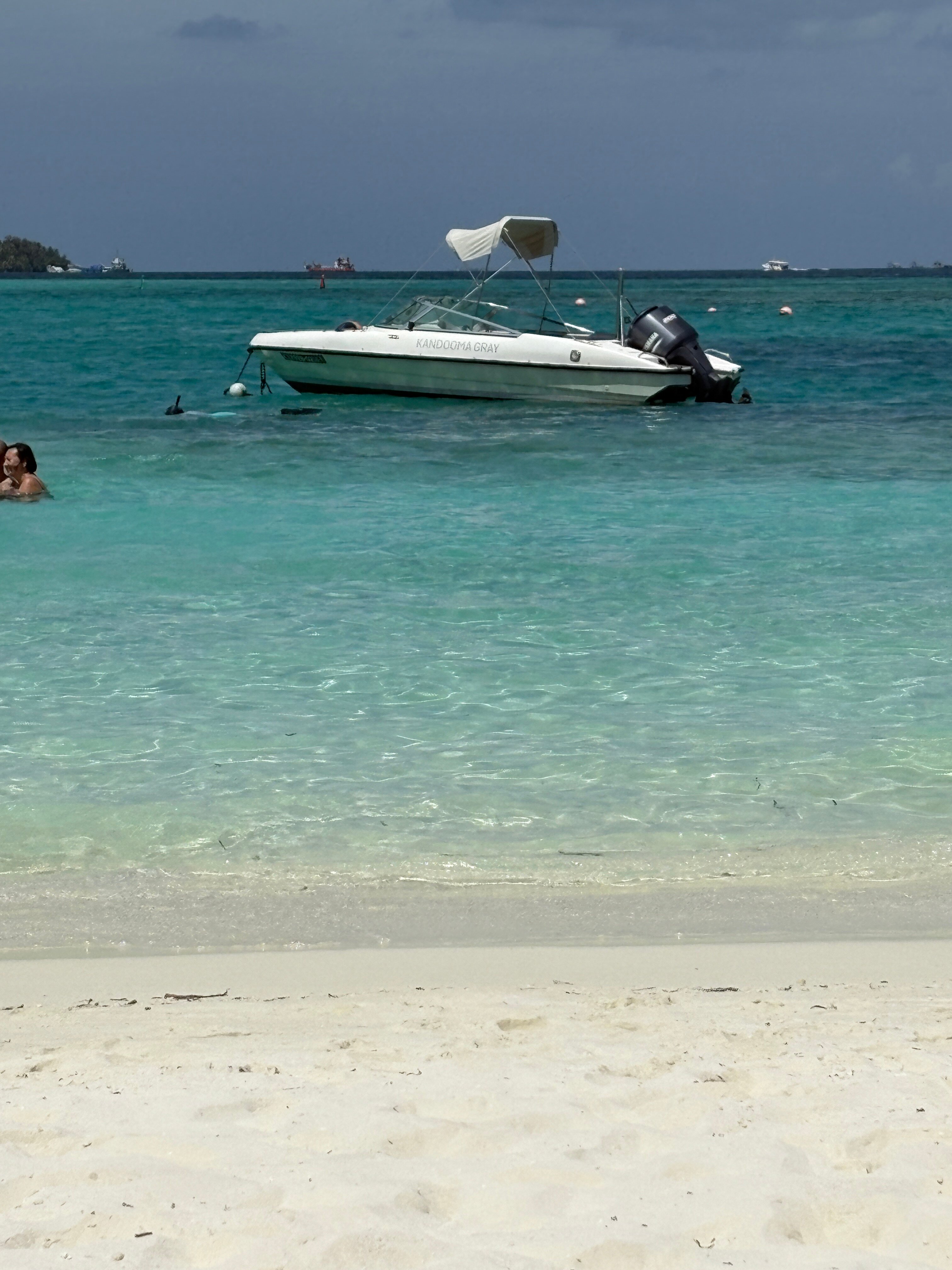 马尔代夫康杜玛假日度假酒店-泳池