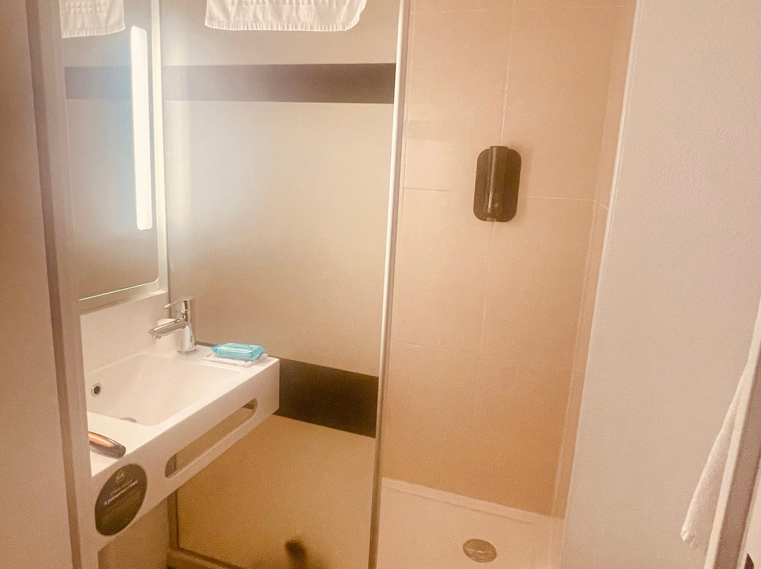 巴黎门德利拉斯住宿加早餐酒店主图