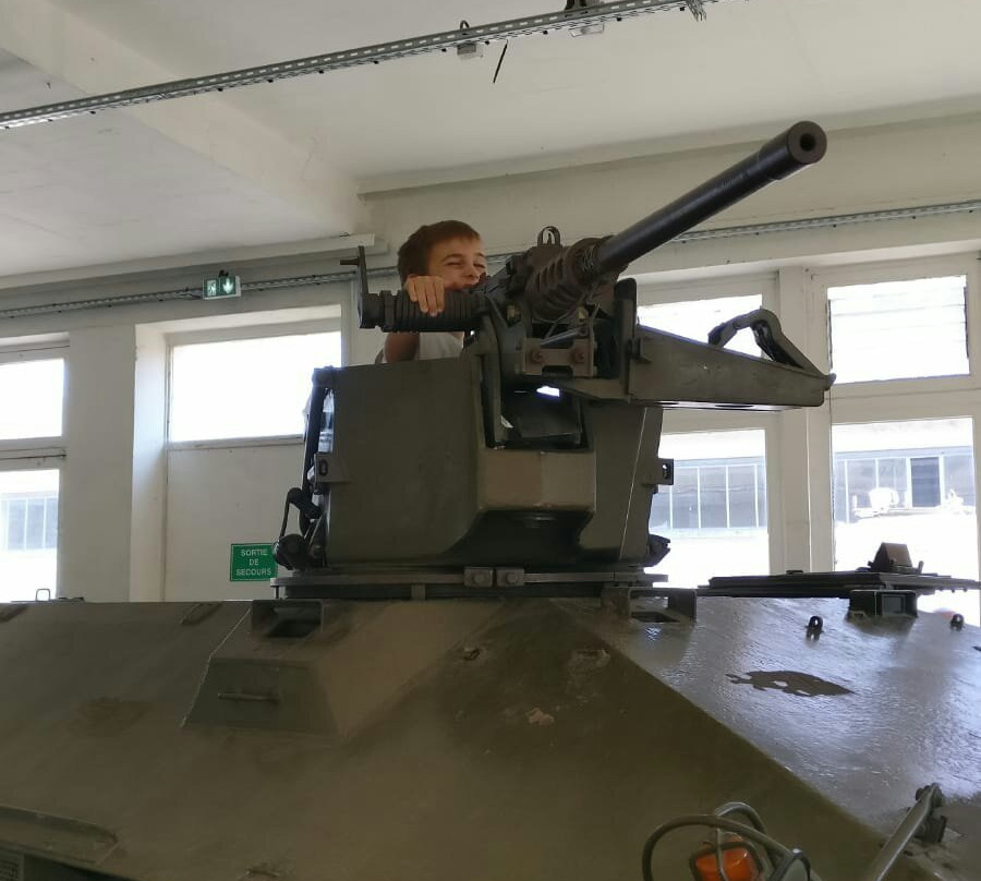 Le Veurdre旅游景点-Espace Metal - Halle de Grossouvre