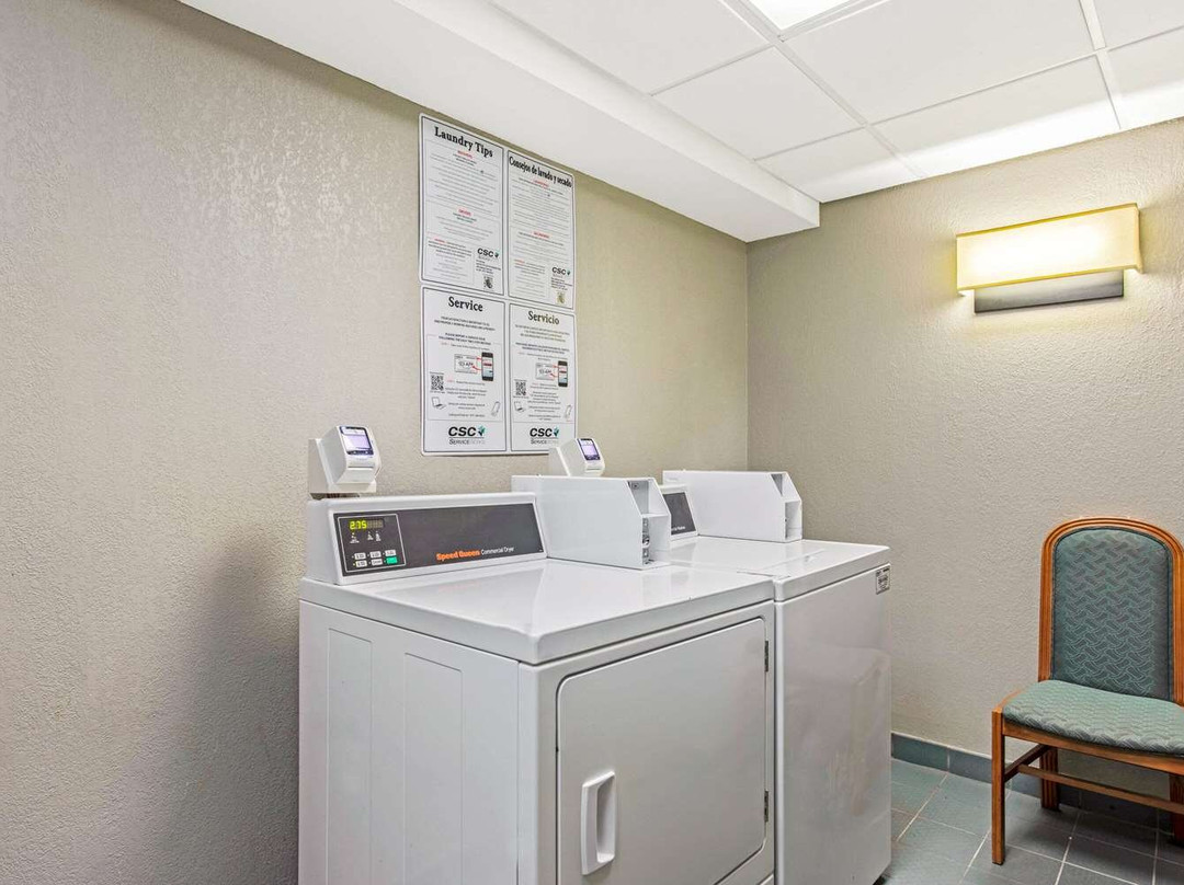 La Quinta Inn & Suites by Wyndham Birmingham Homewood主图